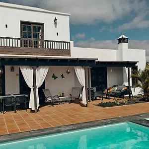 Villa Casa Del Sol Naciente - Heated Pools - Wifi - Uk,be,nl,fr Tv Channels, Playa Blanca (Lanzarote)